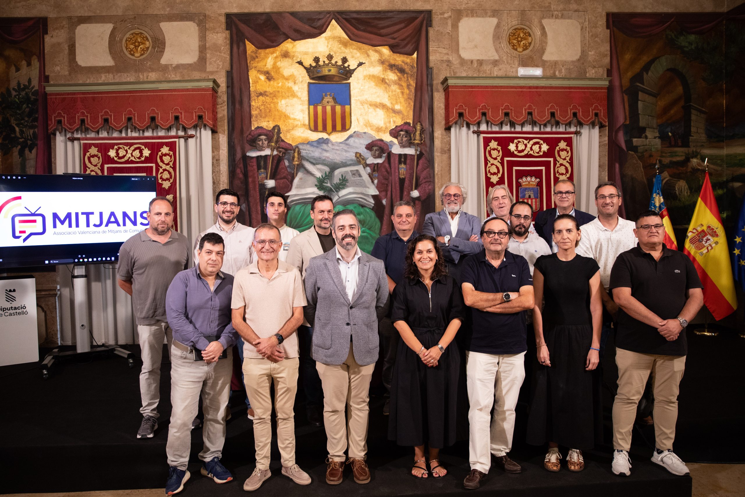 AMDComVal se transforma en MITJANS, la asociación de los medios valencianos