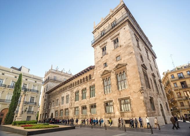 AMDComVal respalda las nuevas ayudas al valenciano para medios